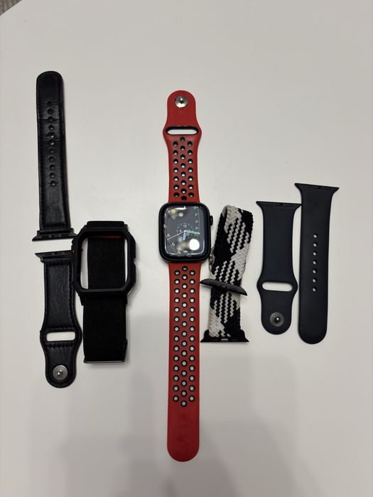 Apple watch seria 8 45mm, aluminum + 4 curele