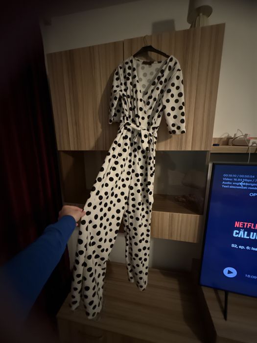 Salopeta alba cu buline negre