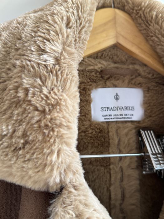 Geaca Stradivarius calduroasa cu blana