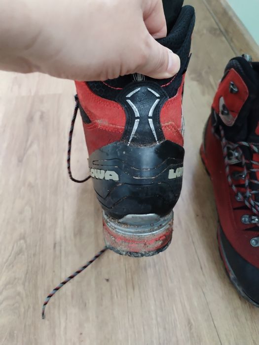 Обувки LOWA за преходи