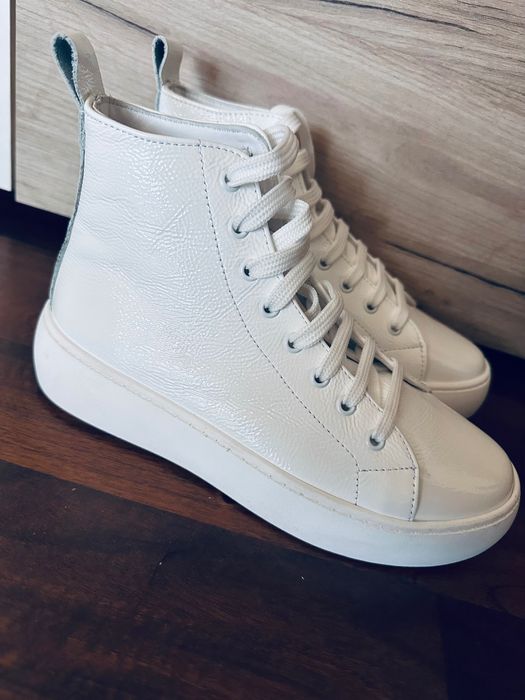 Ghete MOOA albe , piele interior exterior, marimea 37. Noi in cutie.