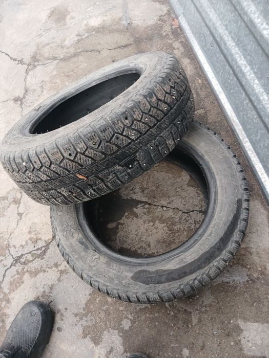 Продам резину две штуки зима шипы частично