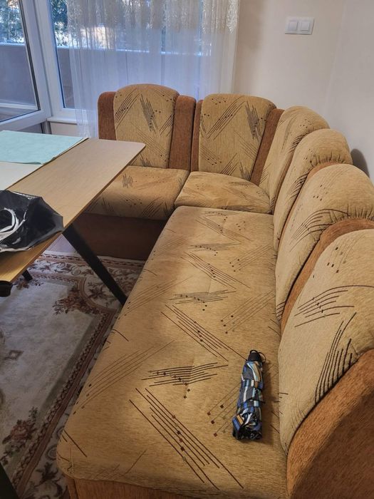Продавам запазен ъглов диван