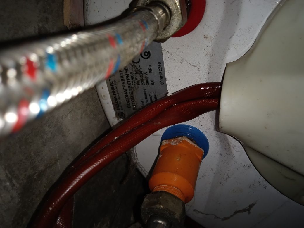 Продавам бойлер Елдом Инвест 80L., 3000W.