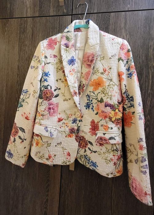 Комлект от две части - рокля и сако с флорални мотиви