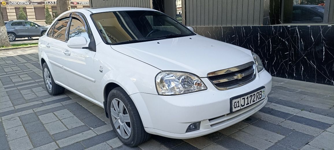 Ласетти 1.6 автомат сотилади.