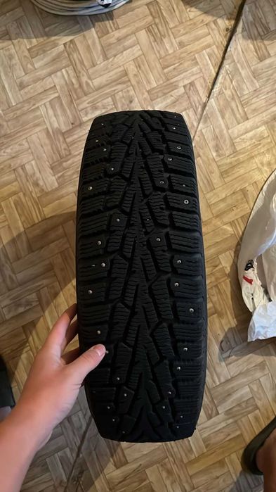 Продам шины зимние.