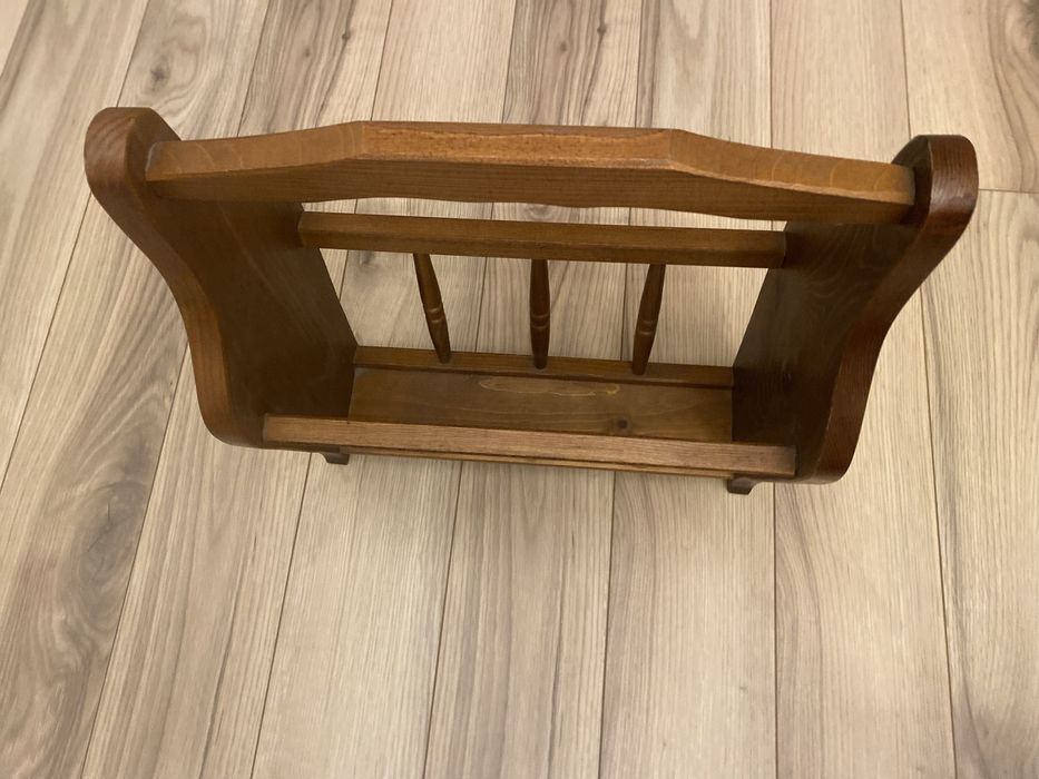 Vand suport lemn pentru reviste