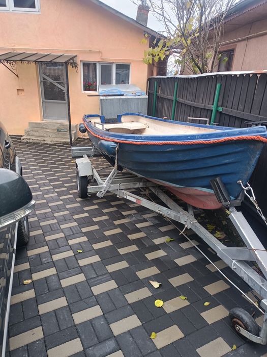 Barcă+motor 4 cai in 4 timpi plus peridoc înmatriculat