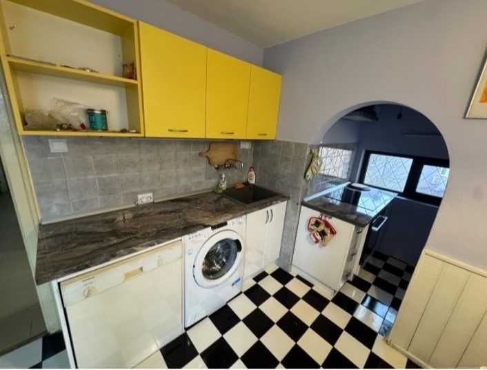 Дава се под наем Тристаен апартамент в София, Изток - 140 кв.м за 750 € - Снимка #2