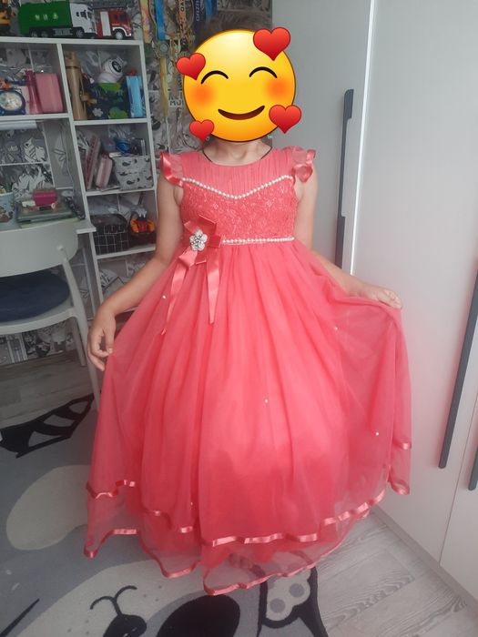 Продам платья 8000