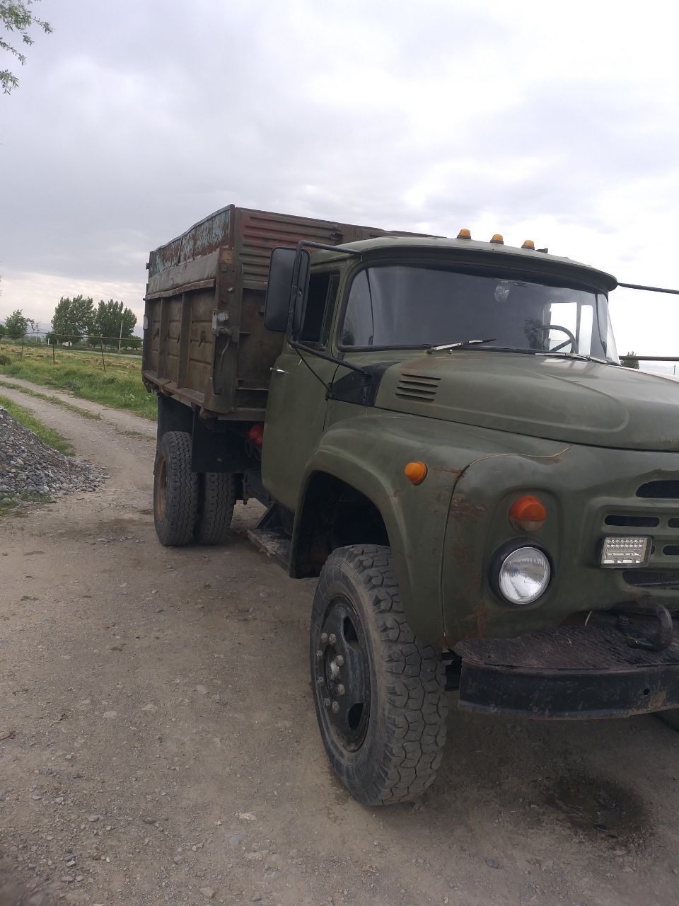 Zil 130 selxoz sotiladi