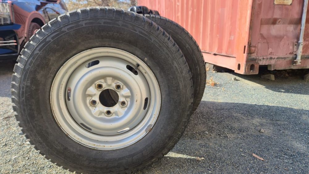 Резина зимняя на дисках 245/70R16