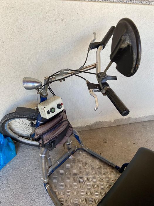 Tricicleta pentru seniori pe benzina