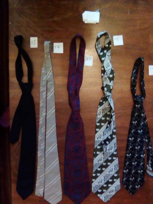 вратовръзки, игли за вратовръзки и ръкавели в сребристо и златисто