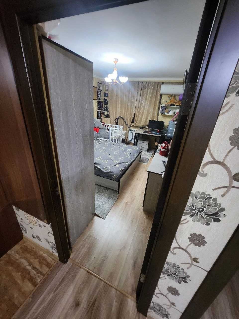 Шота Руставели 3/5/5 кирпич балкон 2 на 6 68м²
