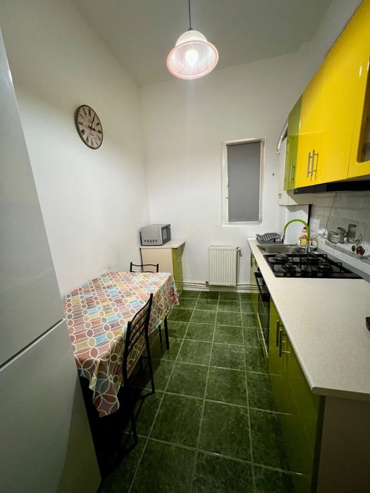 Inchiriez apartament 2 camere decomandate Centru