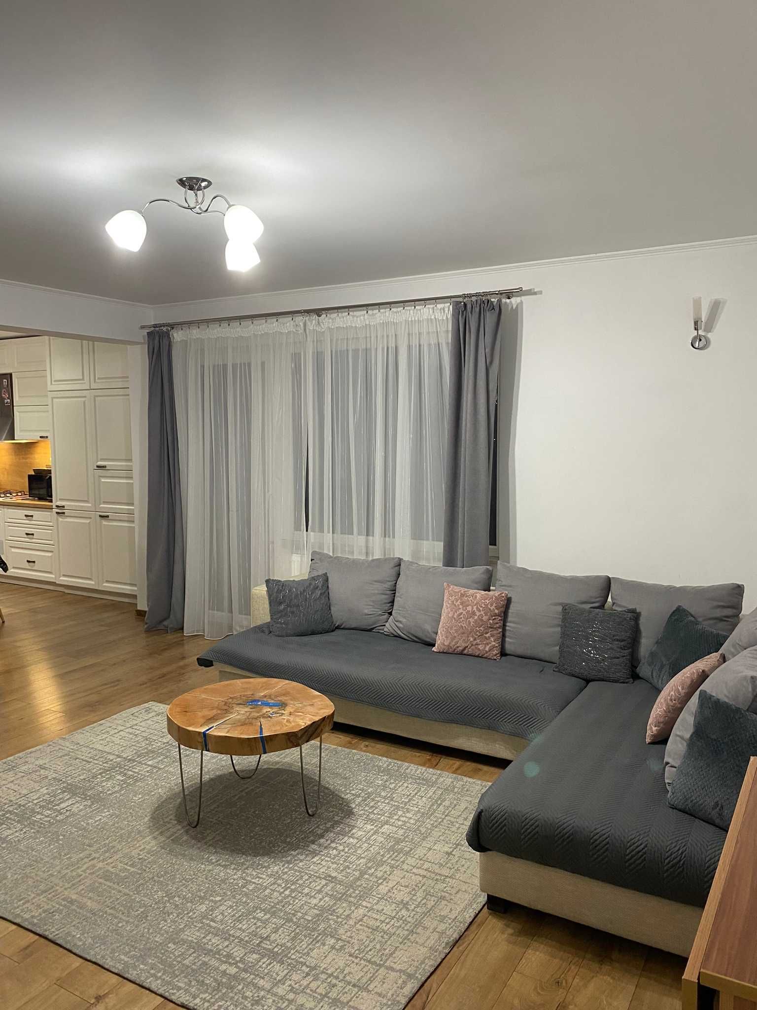 Persoana Fizica vand apartament pe strada Crinului, Nr 26A.