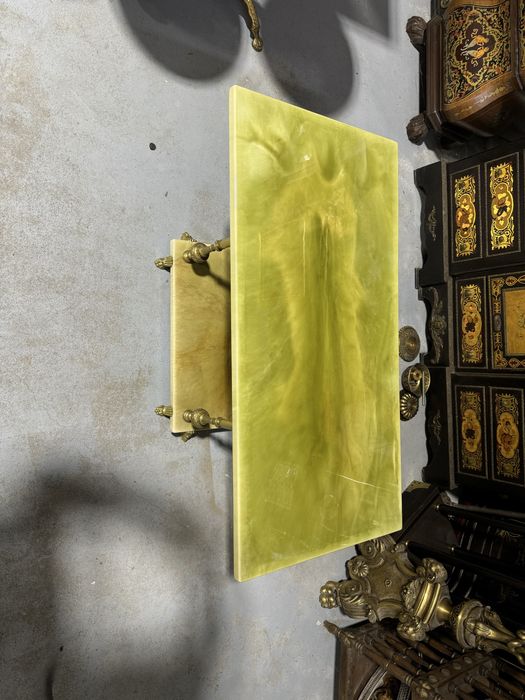 Masa pentru cafea din bronz cu blaturi de polirasina