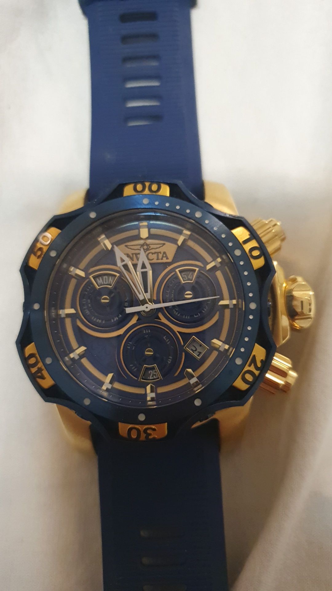 Invicta Venom nou