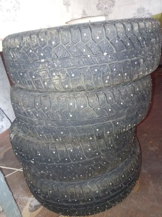 Продам зимние шины р 14,165/65