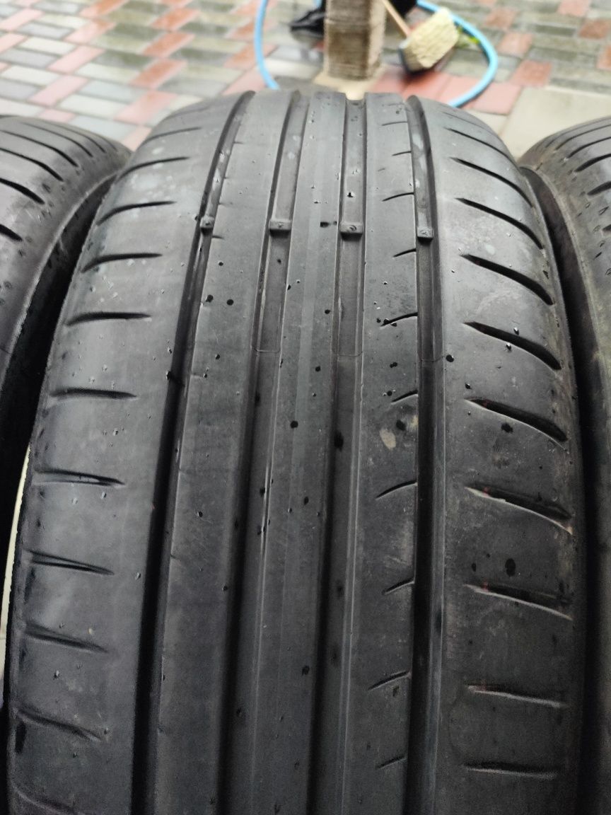 Anvelope vara Dunlop sport response 215 60 16