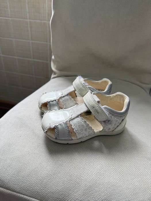 Продам сандалии