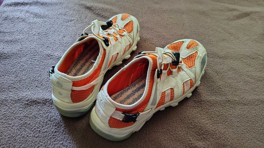 Pantofi de drumetie marime 37