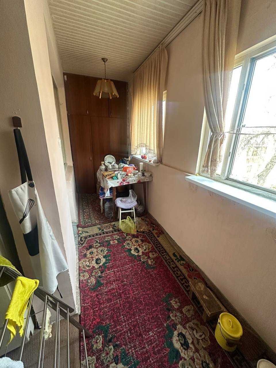 Юнусабад 15 квартал. Продаётся 3х ком квартира. Без ремонта. Метро