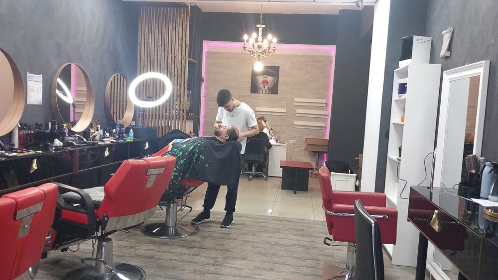 Oferim posturi de coafor, manichiura, frizerie, cosmetica