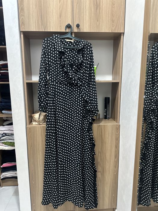 Продаю новое платье в горох.