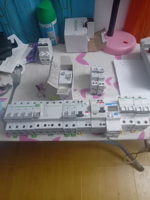 Diferentiale si disjunctori tetrapolari sau bipolaari