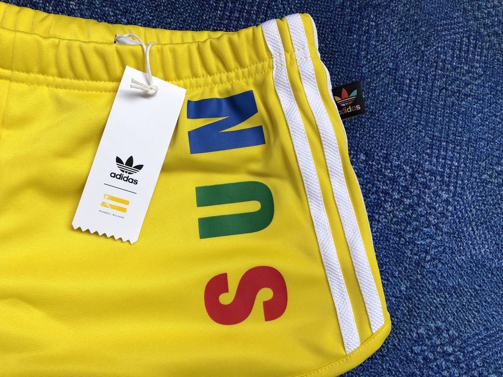 Adidas Pharrell Williams Shorts ОРИГИНАЛНИ дамски къси панталонки S/M