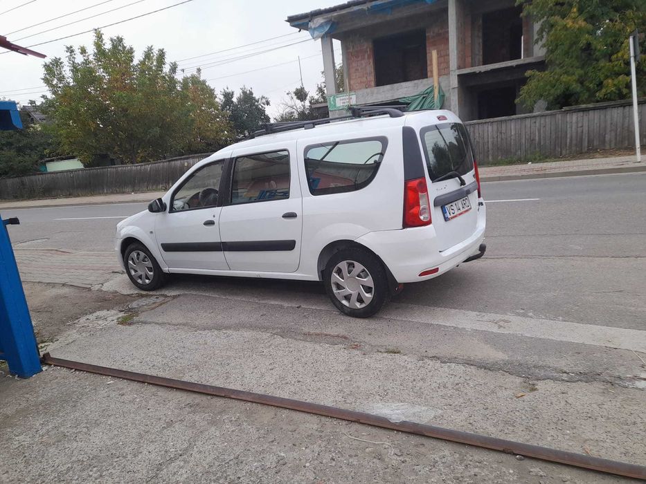 Vând Logan MCV 2007