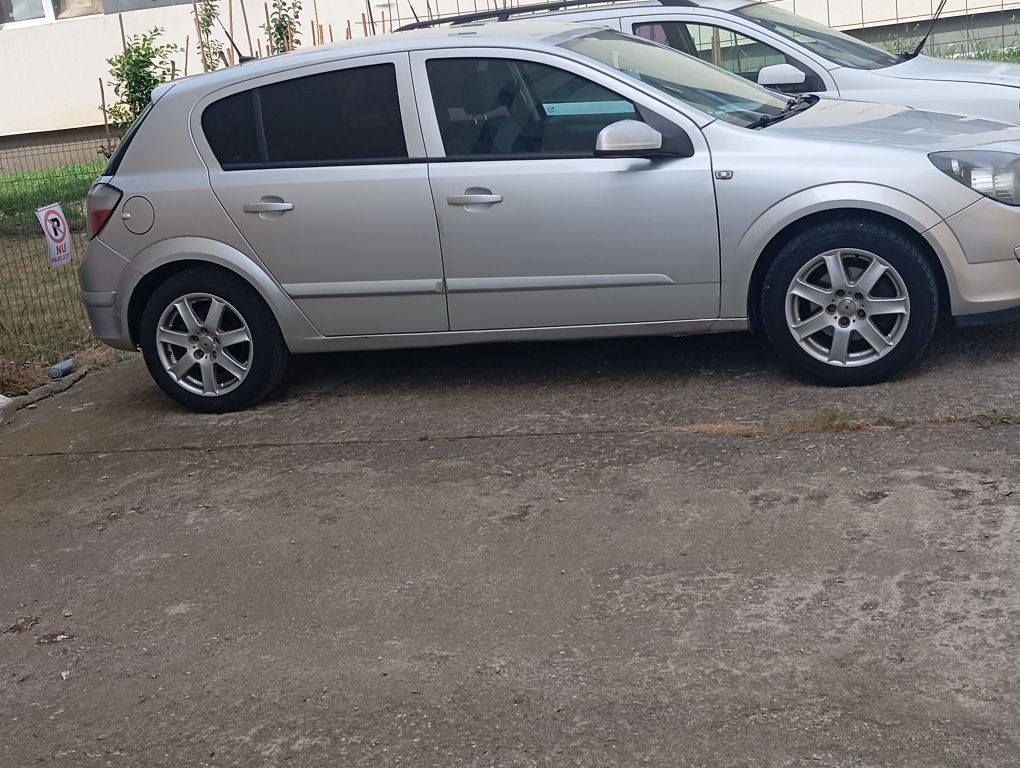 Vând Opel Astra H