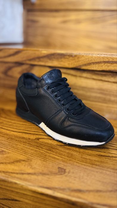 Продам зимню обувь