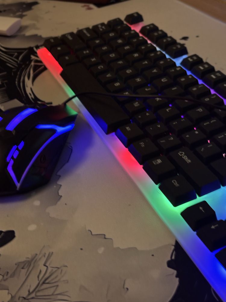 Игровая клавиатура новая с подсветкой