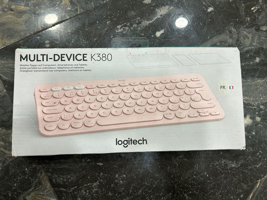 Tastatura roz Logitech