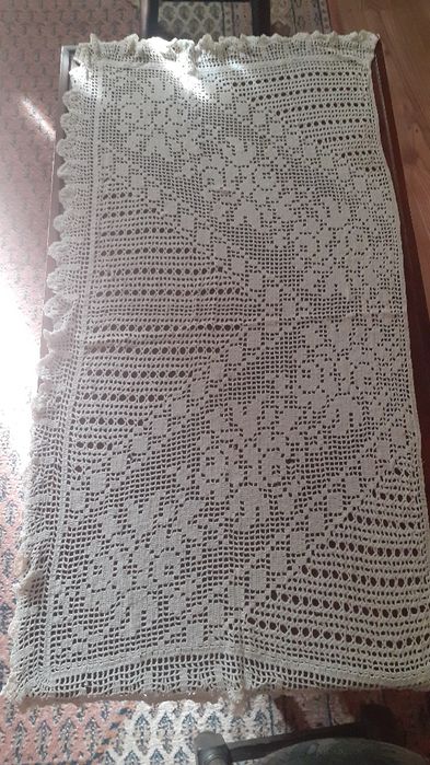 dantela și șnur macrame- fata de masa