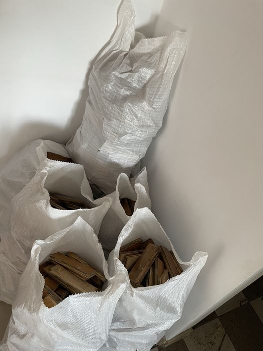 Lemne de foc provenit din parchet