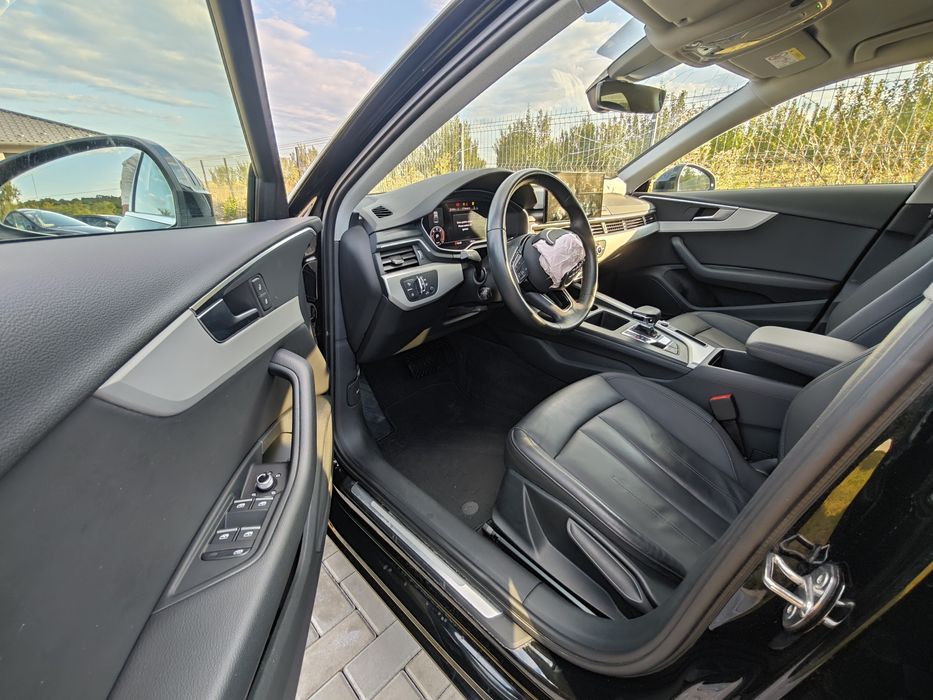 Audi A4 avariat ușor fata