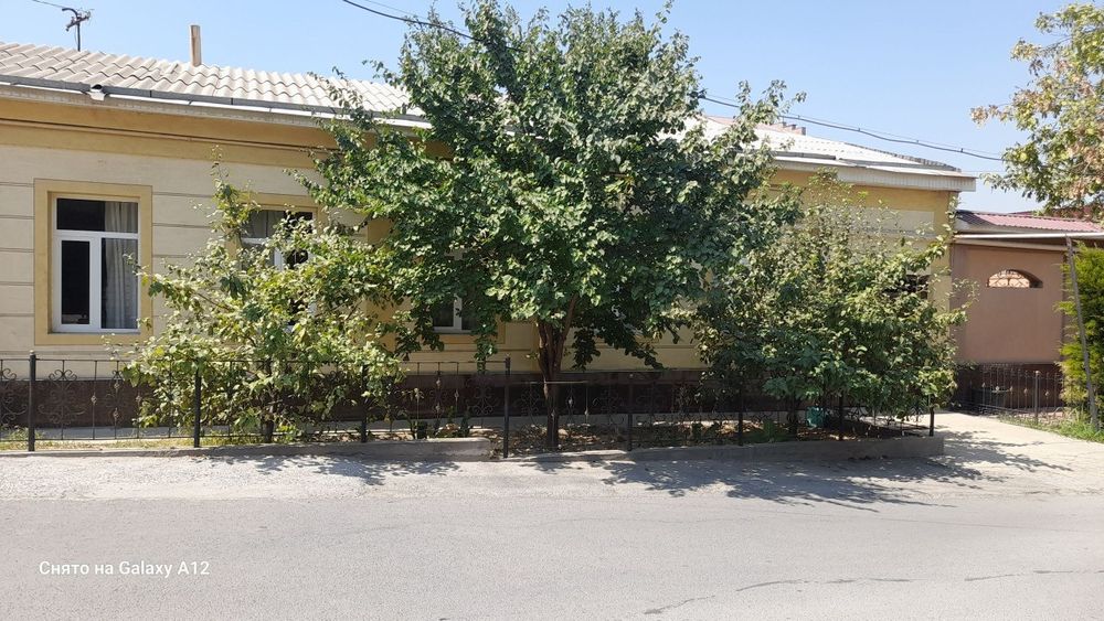 Uy joy sotiladi yer narhida 13.5 soth bolip ham sotiladi