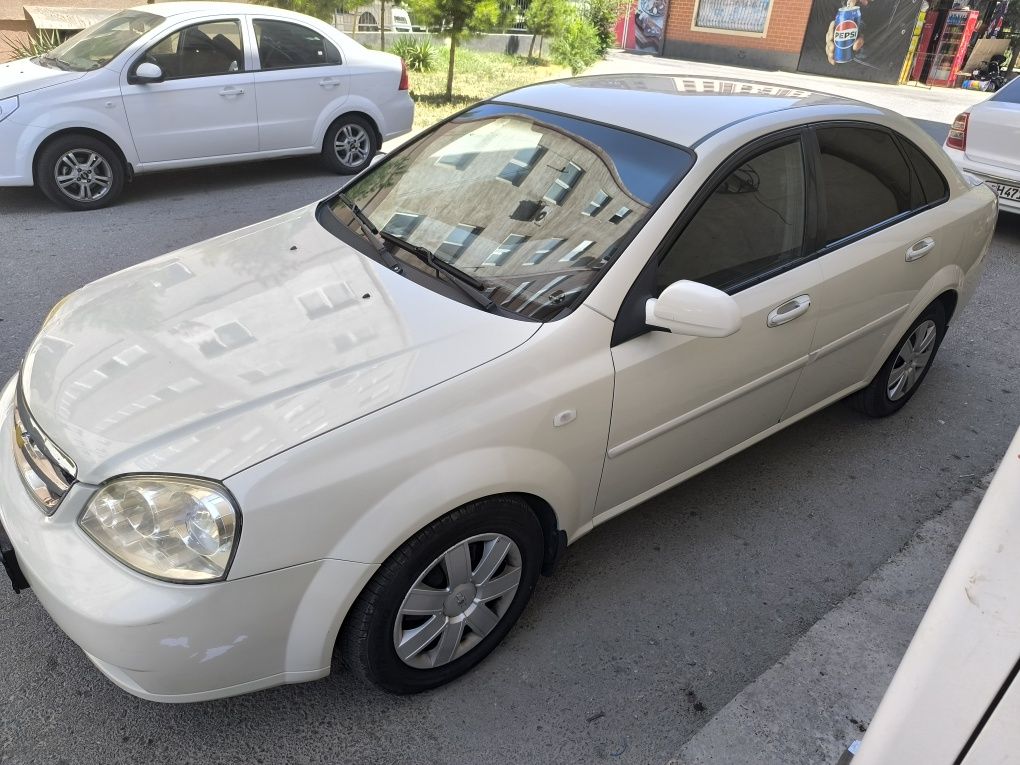 Lasetti 1,8 mator moy yemaydi krelo kapotda kraska bor yili 2012