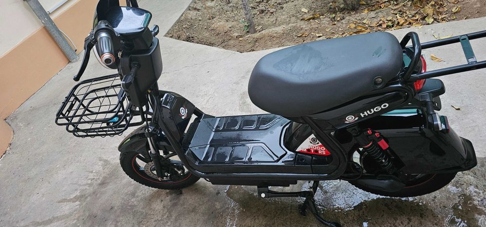 Мопет Hugo Motors