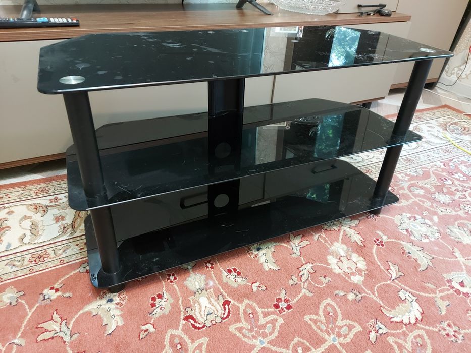 Стеклянная тумба под телевизор