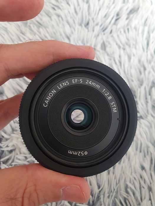Obiectiv Canon EF-S 24mm F2.8 STM nou, RF35mm F1.8, RF50mm F1.8