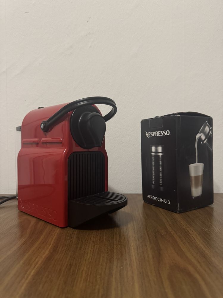 Кафемашина Nespresso Inissia + Aerochino! Нови!