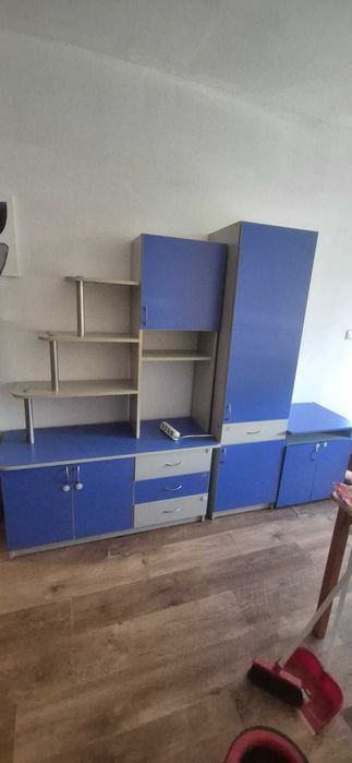 Продавам секция синьо и сиво