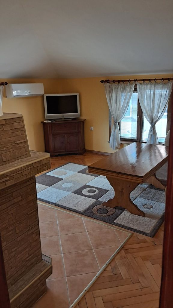 Дава се под наем Двустаен апартамент в Карлово - 60 кв.м за 204 € - Снимка #1