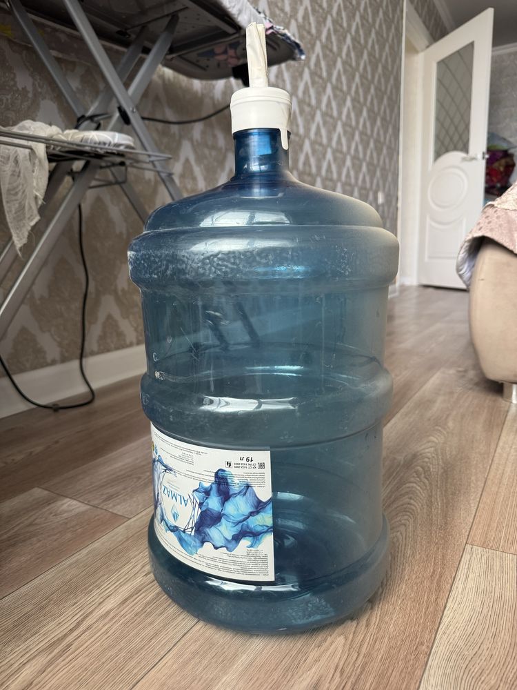 Продам бутыль 19л